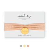 YUNA – elastisches Armband Coral mit Gravur Plättchen