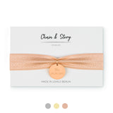 YUNA – elastisches Armband Coral mit Gravur Plättchen