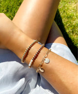 Personalisiertes Gold Filled Gliederarmband mit Plättchen und individueller Gravur mit Namen, Daten oder Symbolen als Geschenk zum Jahrestag, Muttertag oder Geburtstag