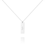 Personalisierte silberne Kette mit rechteckigem Gravuranhänger mit individuellen Namen, Botschaft, Initialen oder Daten als Geschenk zu Weihnachten, Valentinstag oder zum Muttertag