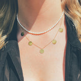 Personalisierte Familien-Kette mit 5 runden Plättchen Anhängern aus Gold Filled und individueller Gravur mit Namen, Buchstaben, Daten oder Symbolen